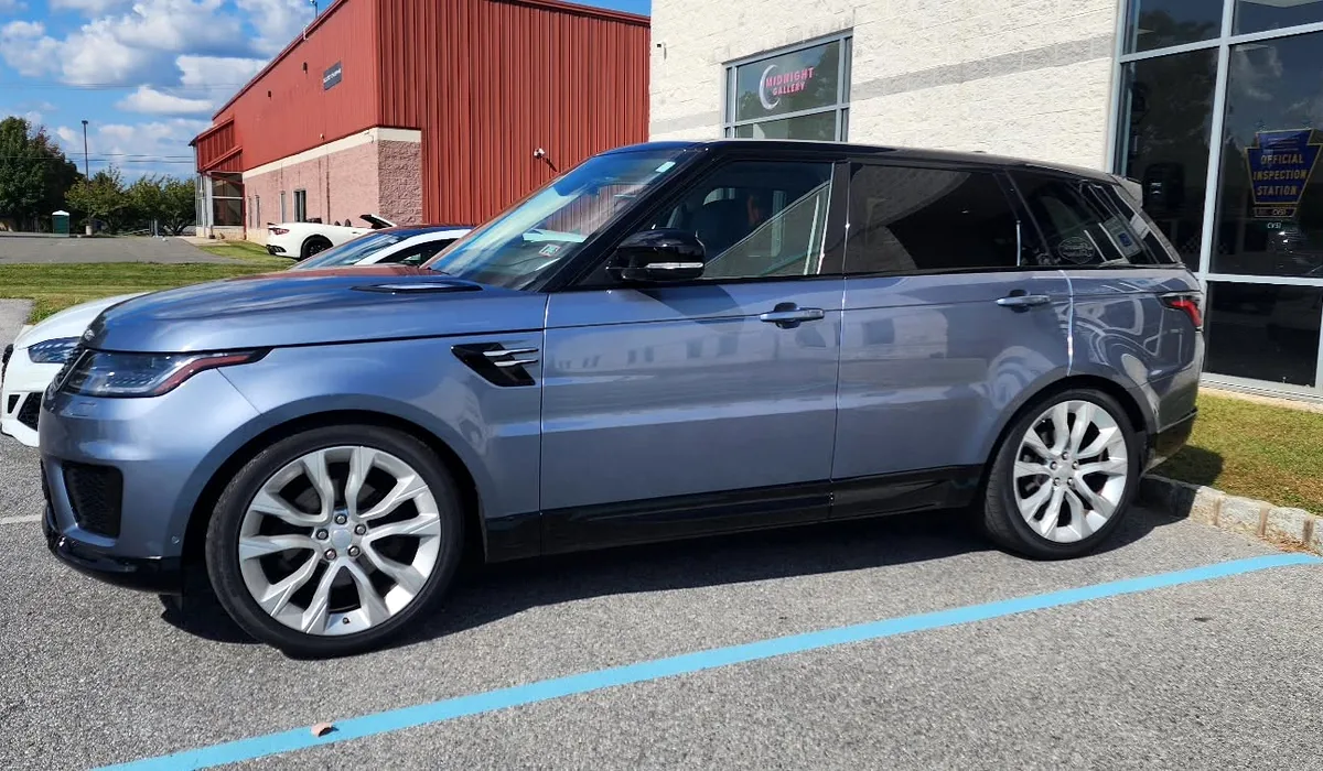 Range Rover outside Vollux Autowerks