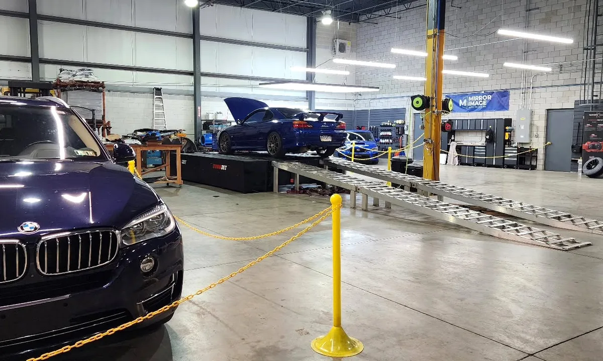 Clean service shop and technician work environment at Vollux Autowerks