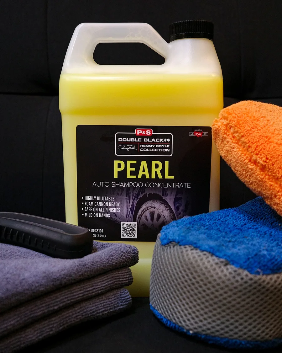P&S Pearl Auto Shampoo gallon bottle photographed at Vollux